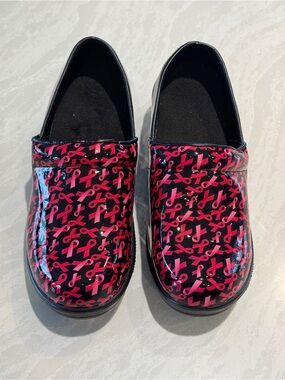 Women’s Pink Ribbon Nursing Clogs Shoes Size 9 Black Patent
